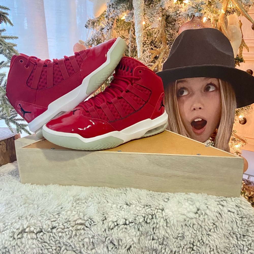 Jordan MAX Aura GS ‘Gym Red’  Sz. 4.5Y